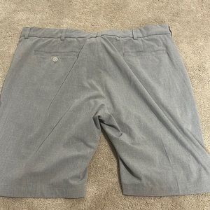 Men’s golf shorts